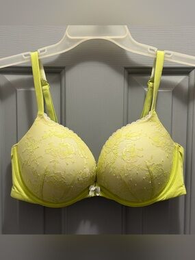 Victoria’s Secret Body by Victoria Very Sexy Lace Push Up Neon Green Size 36D